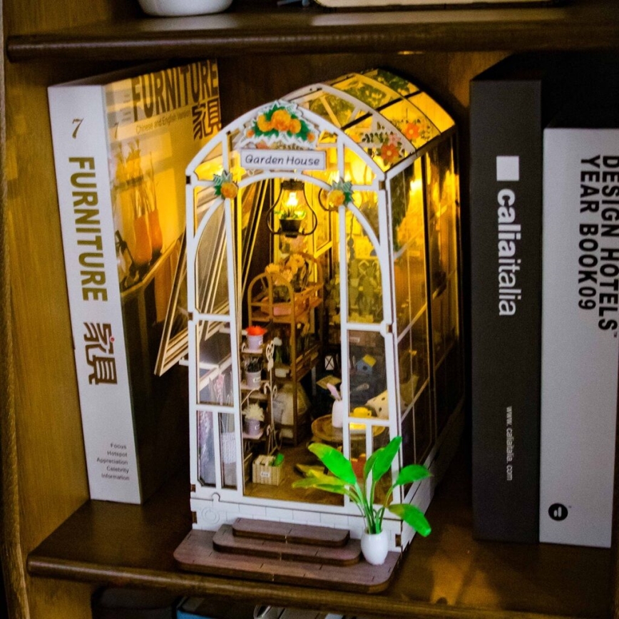 2Kids Toys - Miniatur Gartenhaus 2xAAA