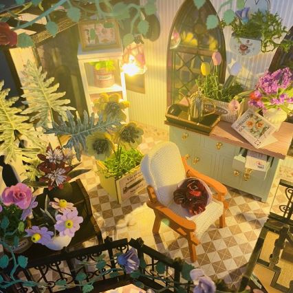 2Kids Toys - Miniatur des Darcyin Blumenhauses 2xAAA