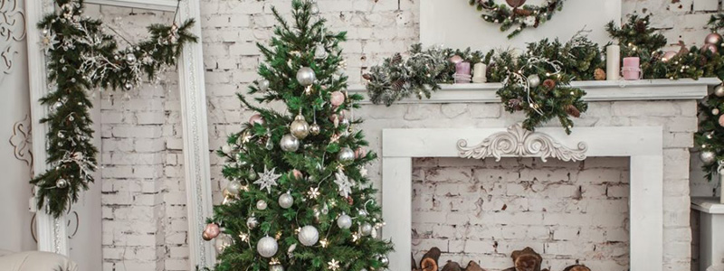 Tipps und Tricks, wie man einen Weihnachtsbaum richtig aufstellt