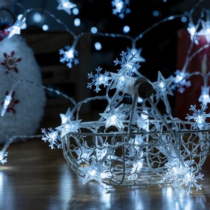 Aigostar - LED Außen Weihnachtslichterkette 25xLED/8 Funktionen 3xAA 2,5 m IP44 kaltweiß