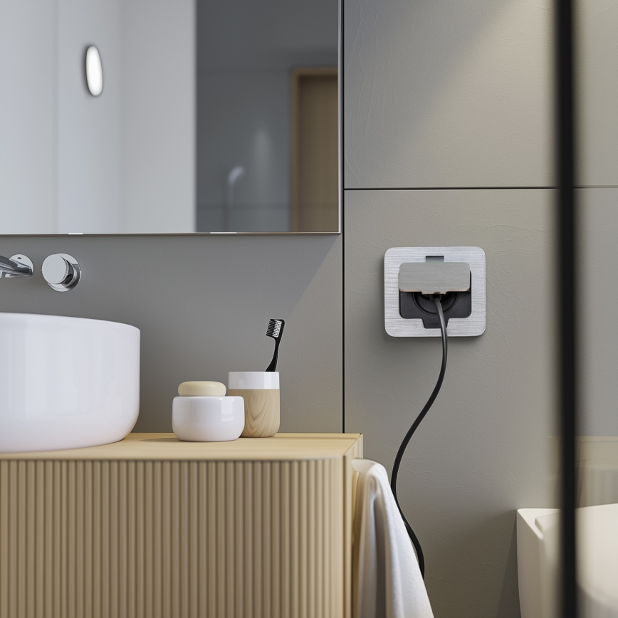 Brilagi - Boden-Einbausteckdose für den Außenbereich IP55 matt Chrom rechteckig
