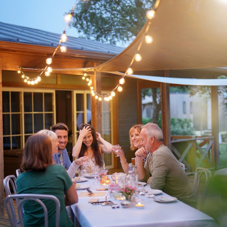 Brilagi - LED-Dekorations-Lichterkette für den Außenbereich GIRLANDA 10xE12/0,6W/230V 8m weiß IP44 warmweiß