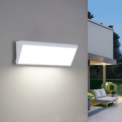 Brilagi - LED-Außenwandleuchte mit Sensor TRIANGLE LED/42W/230V weiß IP65