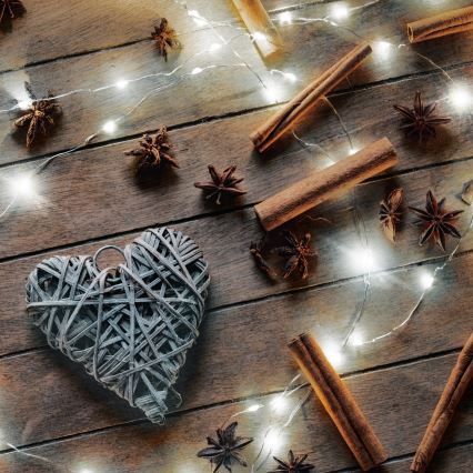 Brilagi - LED-Lichterkette 100×LED/3×AA 10 m Kaltweiß