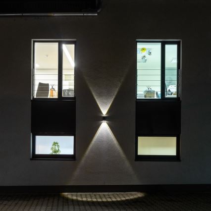 Brilagi - LED-Solarwandleuchte PYRAMID LED/2W/3,2V IP54