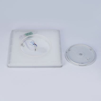 Brilagi - LED-Badezimmer-Deckenleuchte ULTRA SLIM LED/18W/230V 30x30 cm Silber IP54