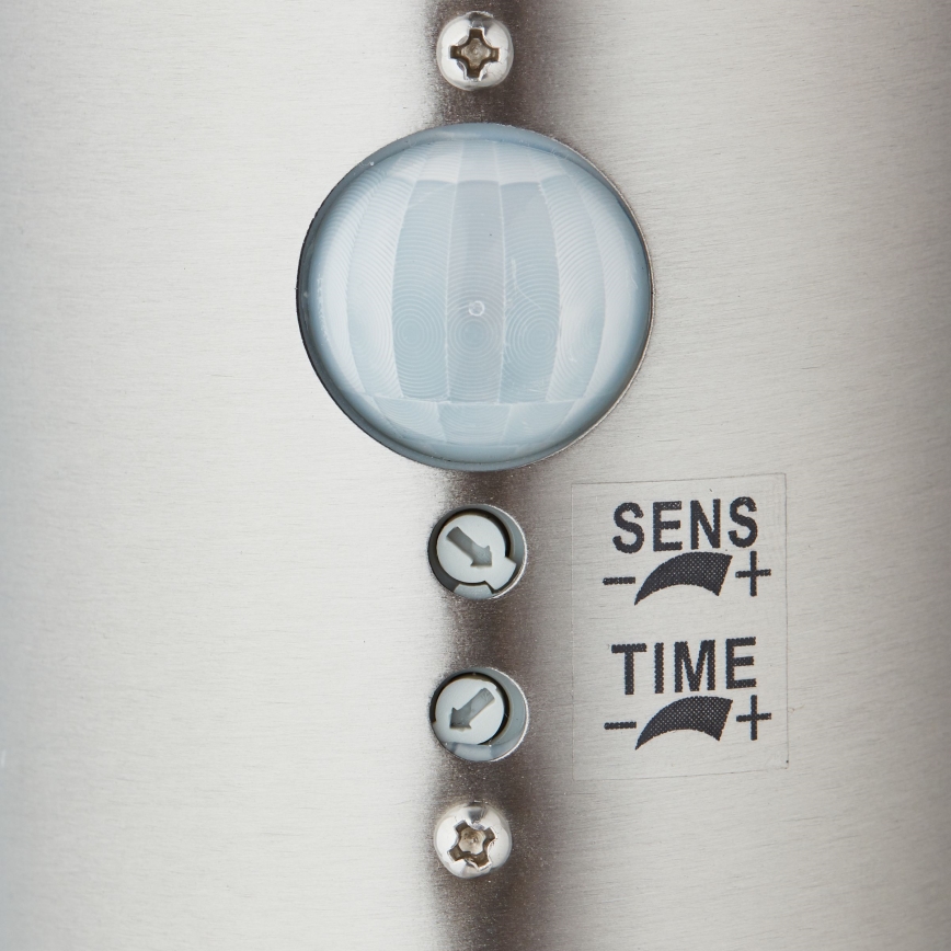 Brilliant - LED-Außenleuchte mit Sensor LEIGH LED/0,9W/230V + 1xE27/11W 80 cm IP44 glänzendes Chrom