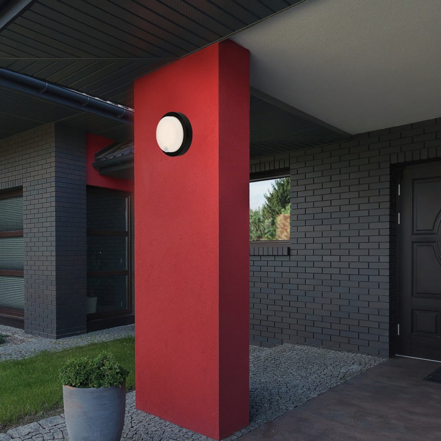 Brilo - Wiederaufladbare LED-Außen-Wandleuchte mit Sensor LED/4W/5V 4400 mAh IP44 schwarz