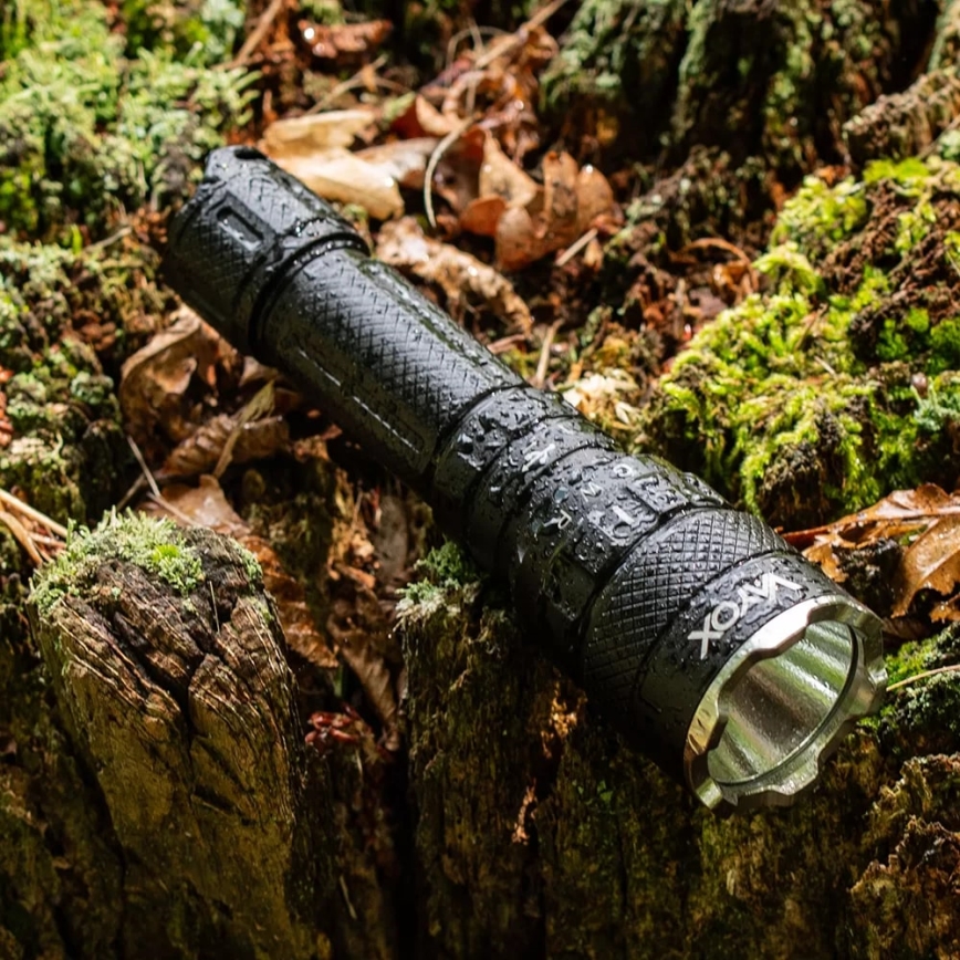 Dimmbare, aufladbare LED-RGBW-Taschenlampe LED/15W/5V IP66 1500 glänzend 2000 mAh