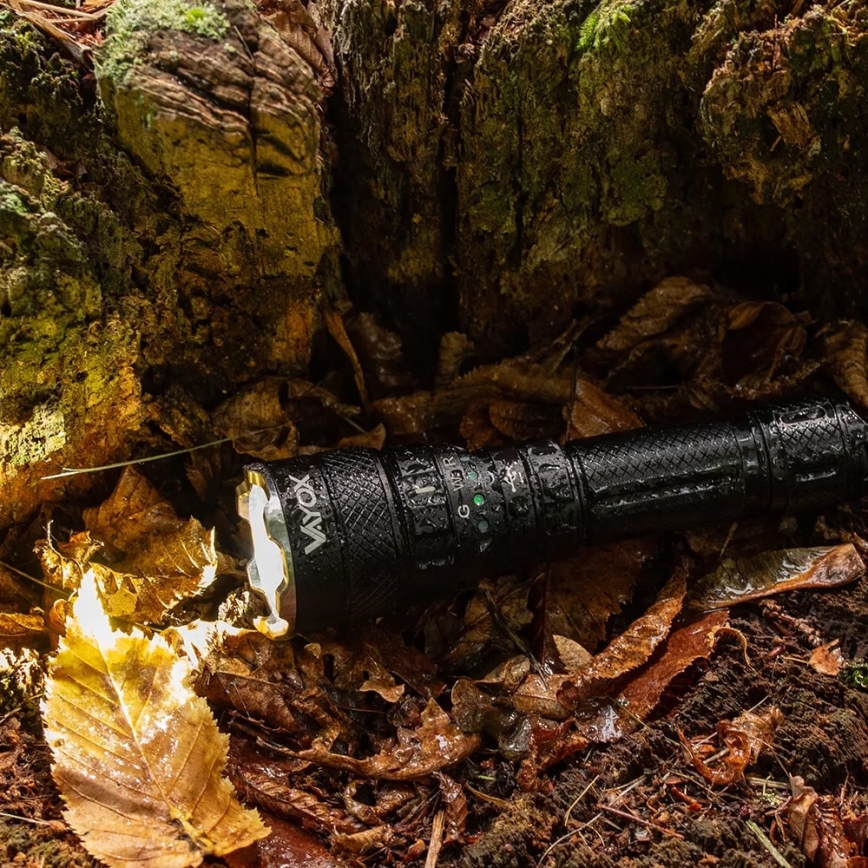 Dimmbare, aufladbare LED-RGBW-Taschenlampe LED/15W/5V IP66 1500 glänzend 2000 mAh