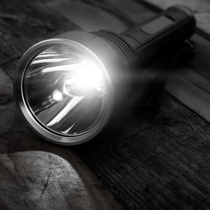 Dimmbare, aufladbare LED-Taschenlampe LED/20W/5V IPX5 1570 glänzend 8400 mAh
