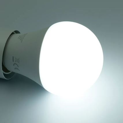 Dimmbare LED-RGBW-Glühlampe A60 E27/9W/230V 2700-6500K Wi-Fi Tuya