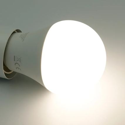Dimmbare LED-RGBW-Glühlampe A60 E27/9W/230V 2700-6500K Wi-Fi Tuya