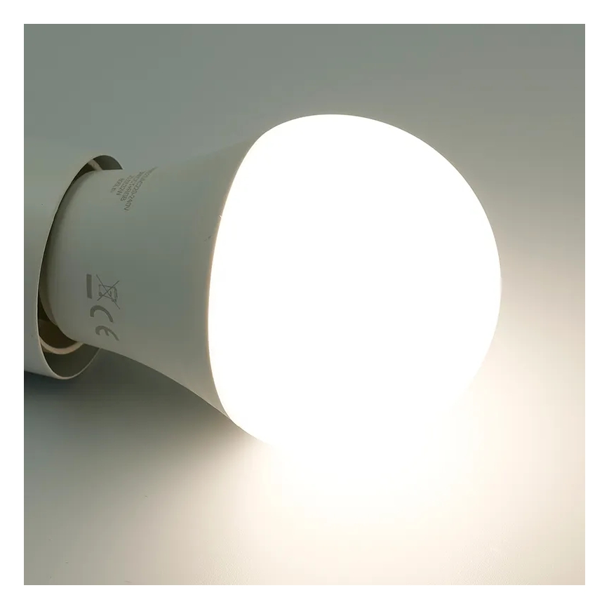 Dimmbare LED-RGBW-Glühlampe A60 E27/9W/230V 2700-6500K Wi-Fi Tuya