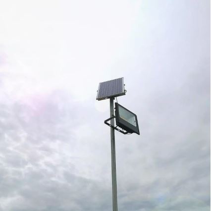 Dimmbarer LED-Solarstrahler LED/16W/3,2V 4000K IP65 10000 mAh + Fernbedienung