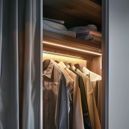 Globo - LED-Streifen mit Sensor LED/1,5W/6V 4xAAA 3000K 1,5 m