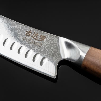 Gudaro - Damast-Santoku-Küchenmesser TAKUMI 7, 67 Lagen Stahl, Klingenlänge 17,5 cm, Walnussgriff