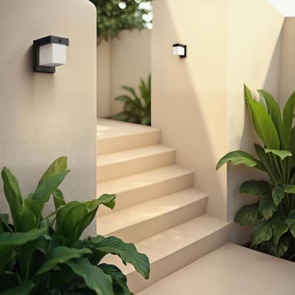 Hesperide - LED-Solar-Wandleuchte mit Bewegungsmelder MULTY LED / 3,7 V, 2600 mAh, IP65, Anthrazit