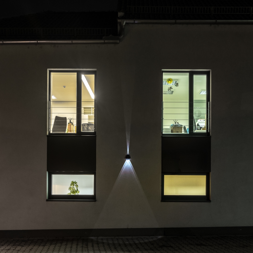 LED Solar-Wandleuchte mit Sensor LED/2W/5V IP54 1300 mAh