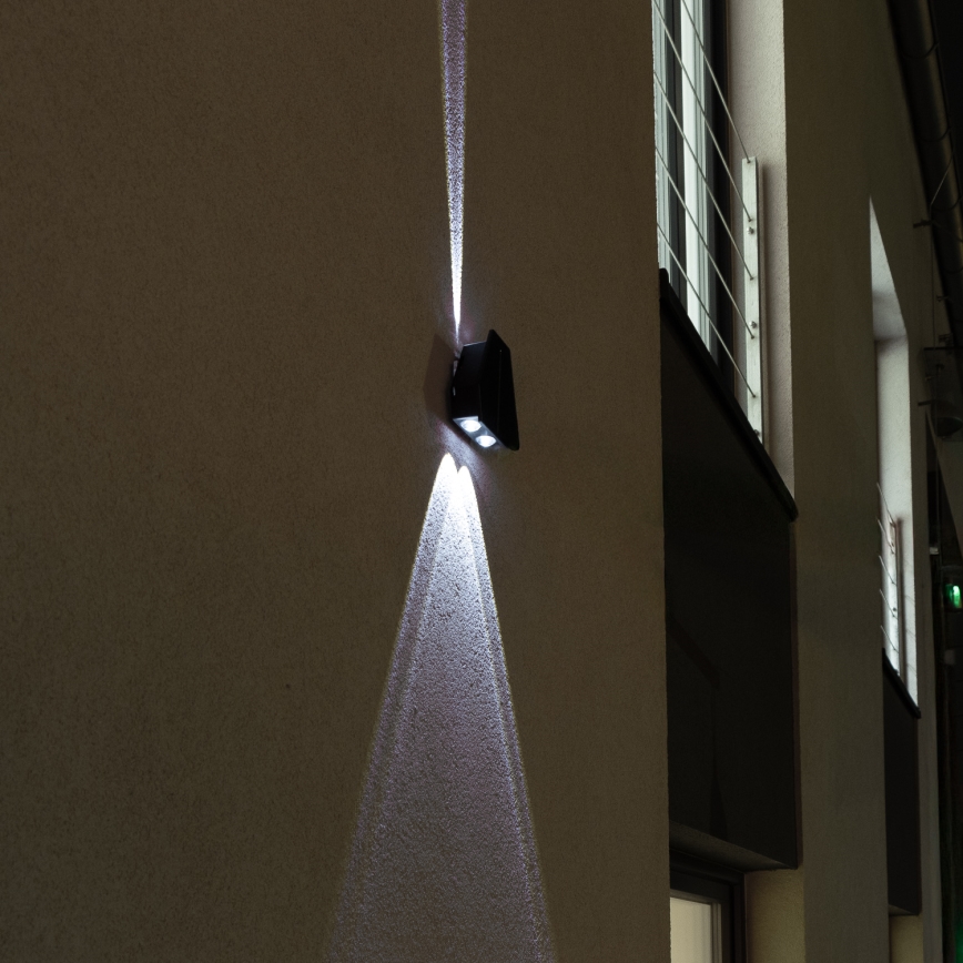 LED Solar-Wandleuchte mit Sensor LED/2W/5V IP54 1300 mAh