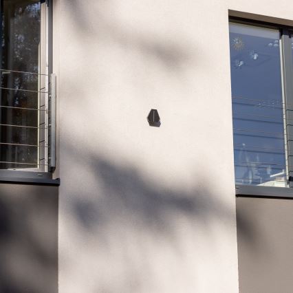 LED Solar-Wandleuchte mit Sensor LED/2W/5V IP54 1300 mAh