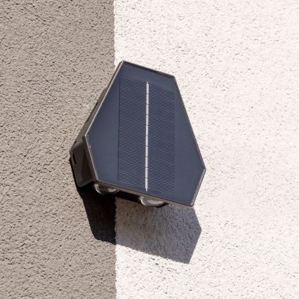 LED Solar-Wandleuchte mit Sensor LED/2W/5V IP54 1300 mAh