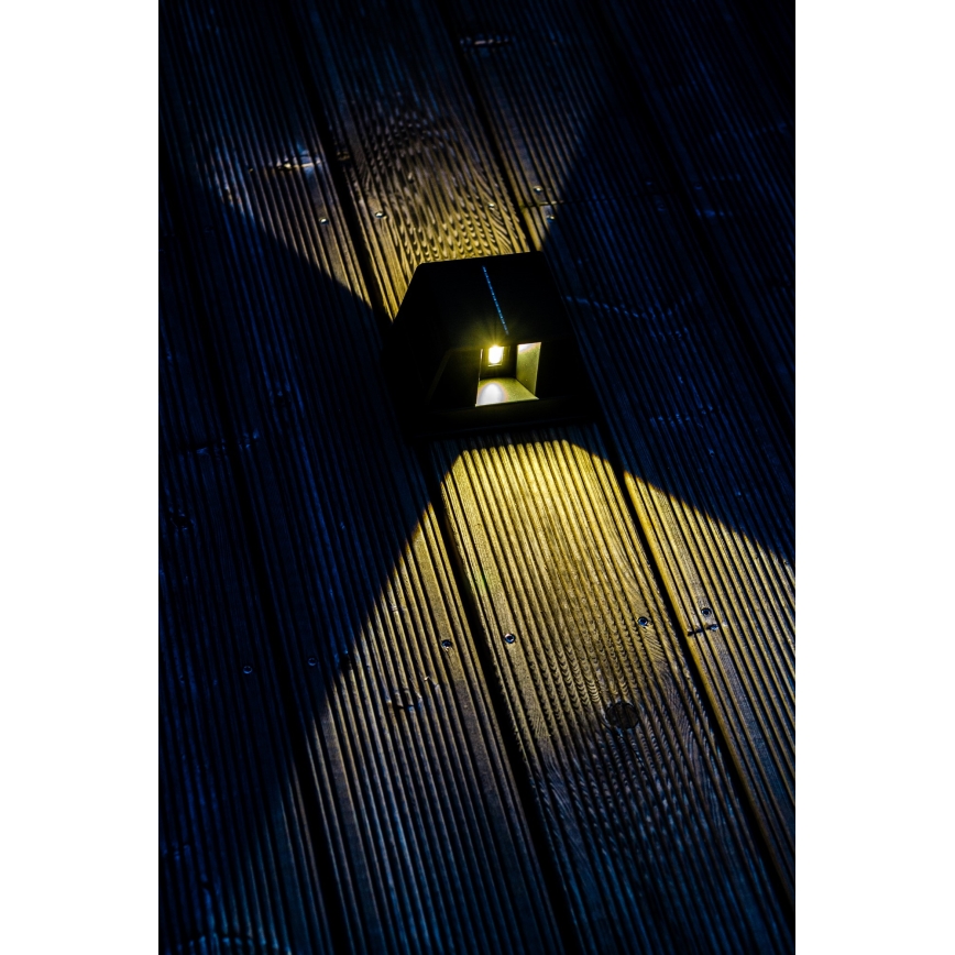 LED Solar-Wandleuchte mit Sensor LED/2W/5V IP54 1300 mAh