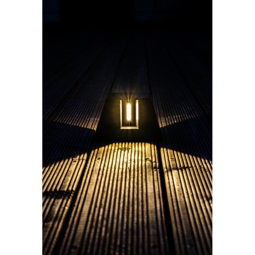 LED Solar-Wandleuchte mit Sensor LED/2W/5V IP54 1300 mAh