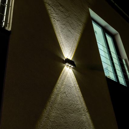 LED Solar-Wandleuchte mit Sensor LED/2W/5V IP54 1300 mAh