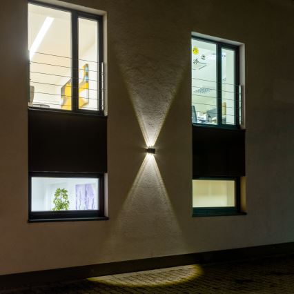 LED Solar-Wandleuchte mit Sensor LED/2W/5V IP54 1300 mAh