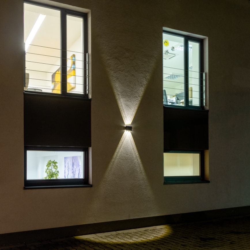 LED Solar-Wandleuchte mit Sensor LED/2W/5V IP54 1300 mAh