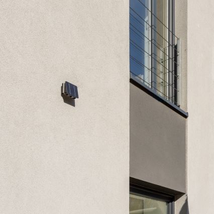 LED Solar-Wandleuchte mit Sensor LED/2W/5V IP54 1300 mAh