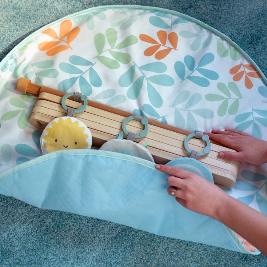 Ingenuity - Kinderdecke zum Spielen mit Holztrapez SONNE VALLEY