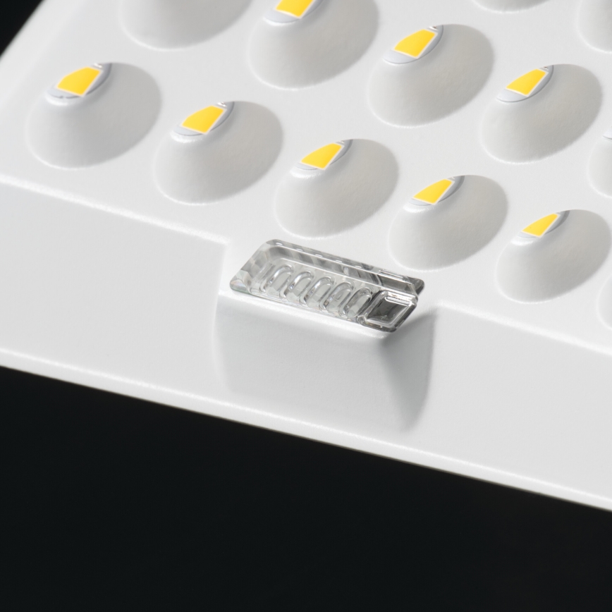 LED dimmbarer Fluter mit Solarpanel und Dämmerungssensor LED/15W/15000 mAh 3,2V IP65 + Fernbedienung