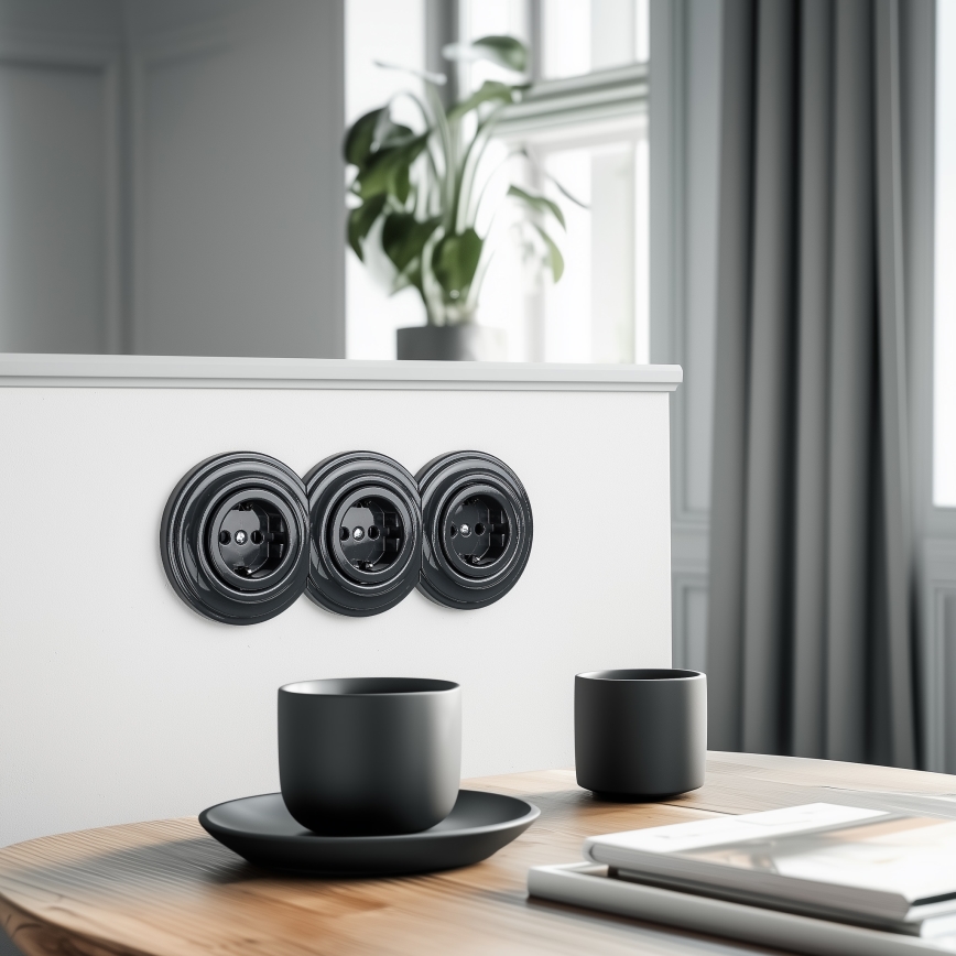 Kliklap - Dreifach-Retro-Haushaltssteckdose mit Rahmen, SCHUKO, 230 V, Anthrazit