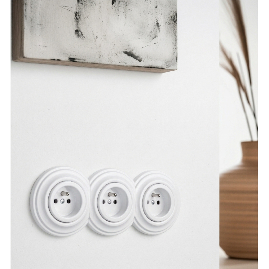 Kliklap - Dreifach-Retro-Wandsteckdose mit Rahmen, 230 V, schneeweiß