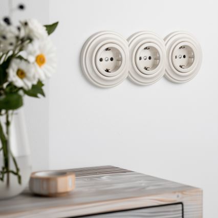Kliklap - Dreifach-Retro-Wandsteckdose mit SCHUKO-Rahmen 230V beige