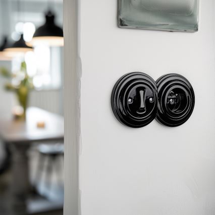 Kliklap – Retro einpoliger Schalter Nr. 1 und 230‑V‑Steckdose mit Abdeckrahmen, schwarz