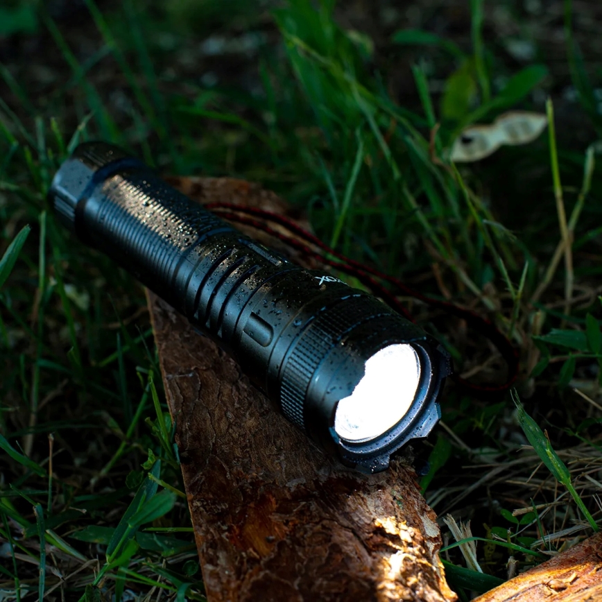 LED dimmbare wiederaufladbare Taschenlampe mit Powerbank-Funktion LED/10W/5V IPX4 600 lm 2000 mAh