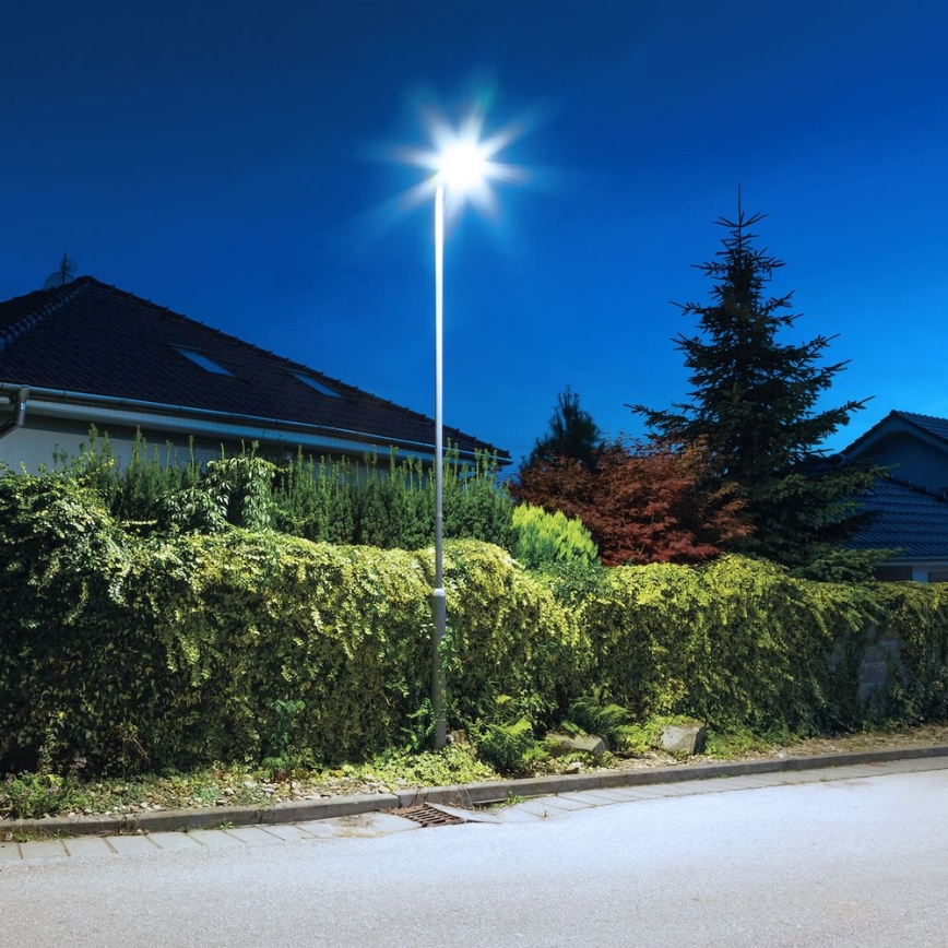LED Dimmbare Solar-Straßenlaterne mit Sensor KERS LED/300W/3,2V 6500K 8000 mAh IP65 grau + Fernbedienung