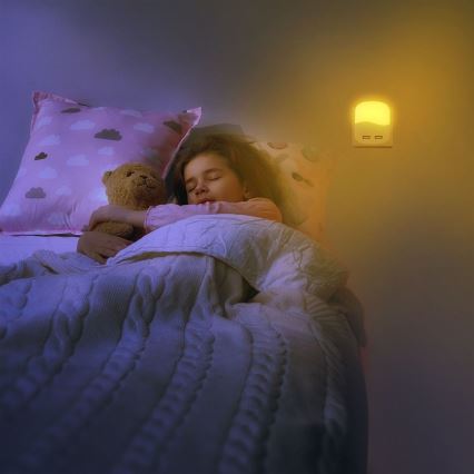 LED-Nachtlicht mit Dämmerungssensor für Steckdose 2x USB LED/0,45W/230V 4000K