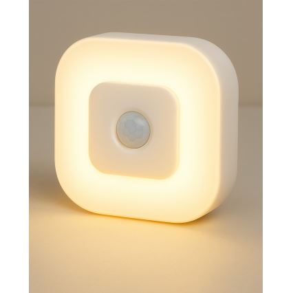 LED-Nachtlicht mit Sensor LED/0,5W/4,5V 3xAAA weiß