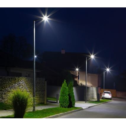 LED-Solar-Straßenleuchte mit Sensor STREET LED/15W/7,4V 4000K IP65 5400 mAh