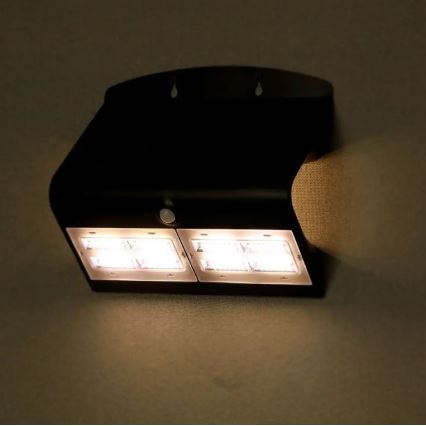 LED Solar-Wandleuchte mit Sensor LED/7W/3,7V 4000K IP65 4000 mAh Schwarz