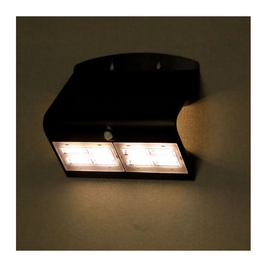 LED Solar-Wandleuchte mit Sensor LED/7W/3,7V 4000K IP65 4000 mAh Schwarz