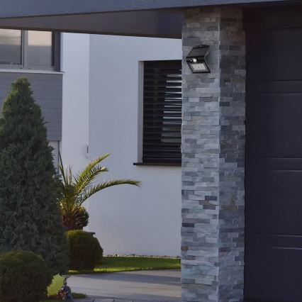 LED Solarleuchte mit Bewegungs- und Dämmerungssensor LED/1,5W/1200 mAh 3,7V IP65