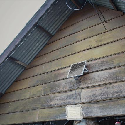 Dimmbarer LED-Solarstrahler für den Außenbereich LED/10W/3,2V IP65 6400K 6000 mAh weiß + Fernbedienung