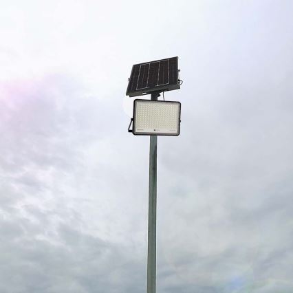 LED-Solarstrahler für den Außenbereich LED/30W/3,2V 4000K schwarz IP65 + Fernbedienung