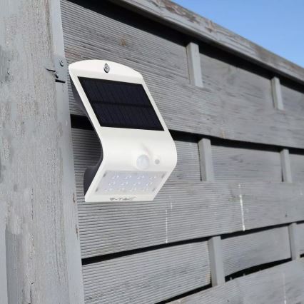 LED-Solarwandleuchte mit Sensor LED/1.5W/3,7V IP65 1200 mAh