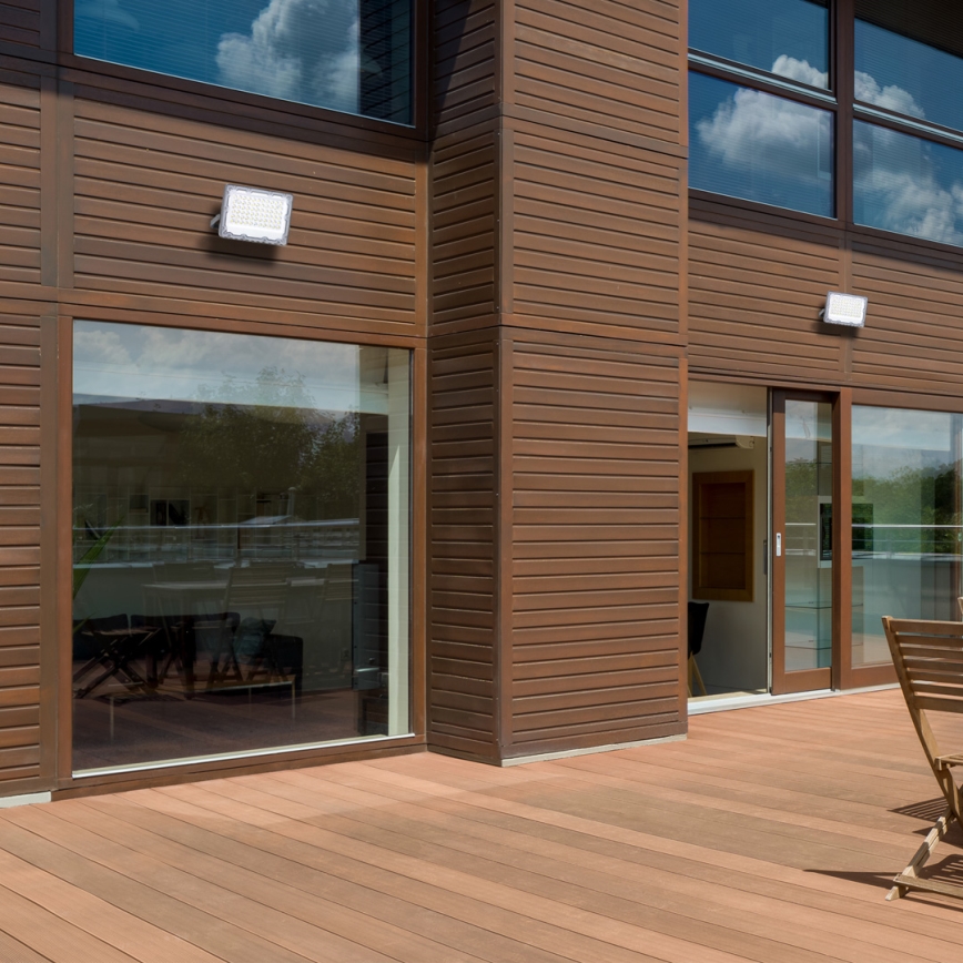 LED-Strahler mit Solarpanel FOCUS 100W/15000 mAh 3,2V 6000K IP65 + Fernbedienung